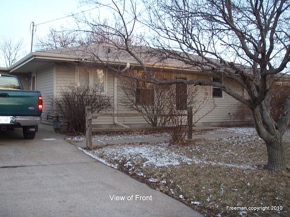 Front drive long enough for 2 vehicles. Entrance