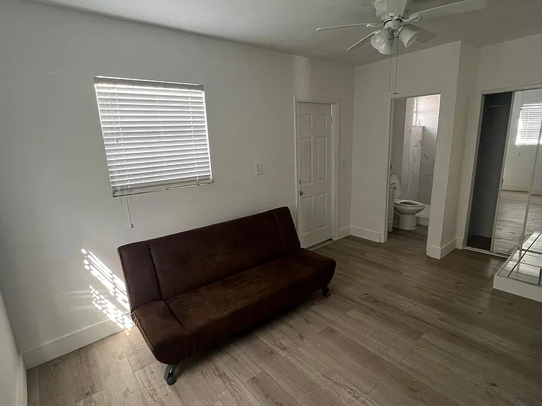 2645 SW 33rd Ave — Photo 3
