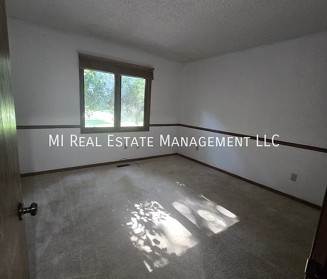 1268 Oakhampton Rd — Photo 12