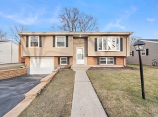 65 Birch Trl, Wheeling, IL 60090