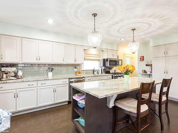 3rd image of 4256 N Nordica Ave