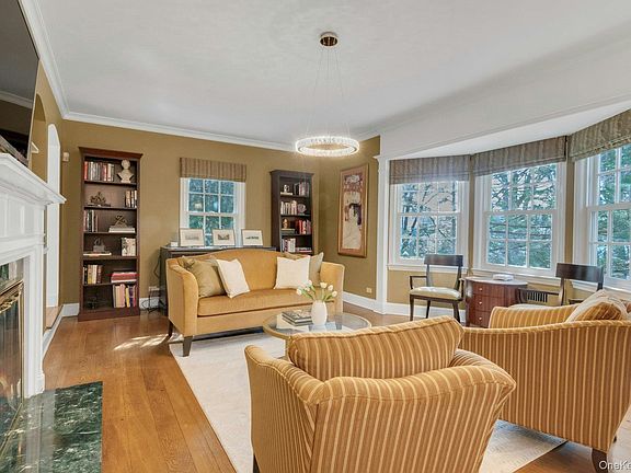 5th image of 18 Knollwood Road