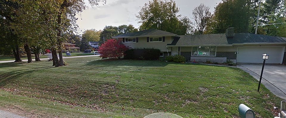 2nd image of 2125 W Hemlock Rd