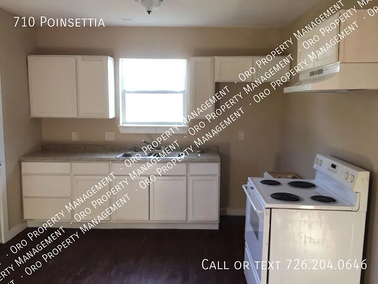 710 Poinsettia — Photo 4