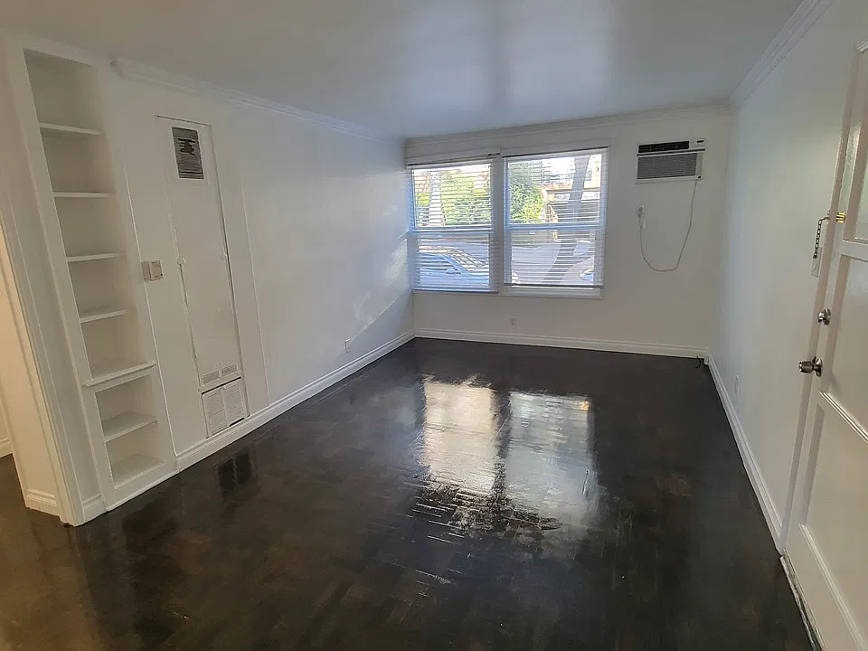 1645 N Vista St #2