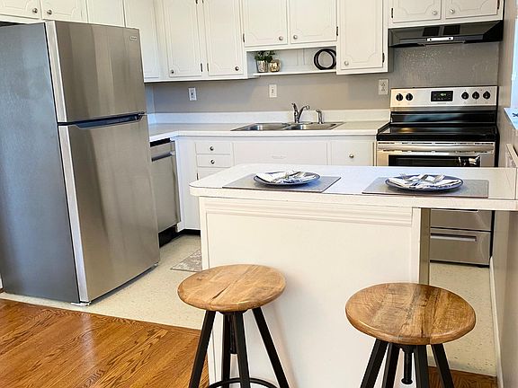 Refreshed kitchen features brand new stainless appliances