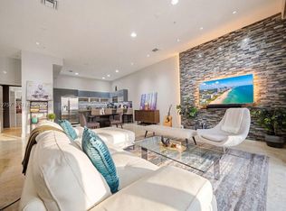 710 NE 3rd Ave, Fort Lauderdale, FL 33304