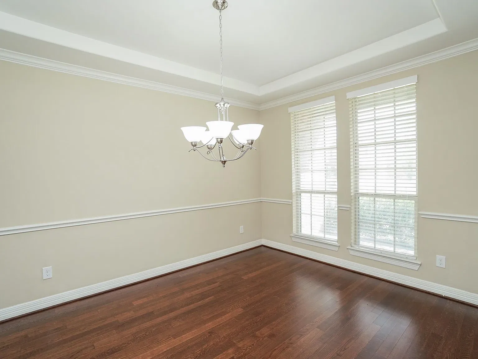 5 bed, 4.5 bath, 3519 sqft, $3,400 — Photo 4