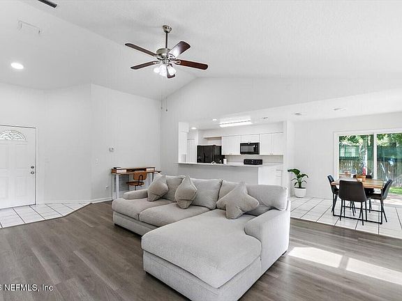 3rd image of 175 DEL PRADO Drive
