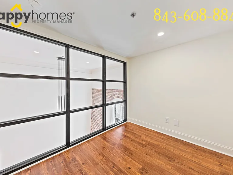 377 King St #201 — Photo 11