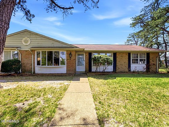2nd image of 16B Cambridge Circle