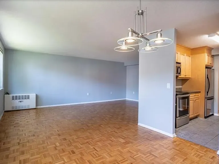 887 Farmington Ave #1E — Photo 7