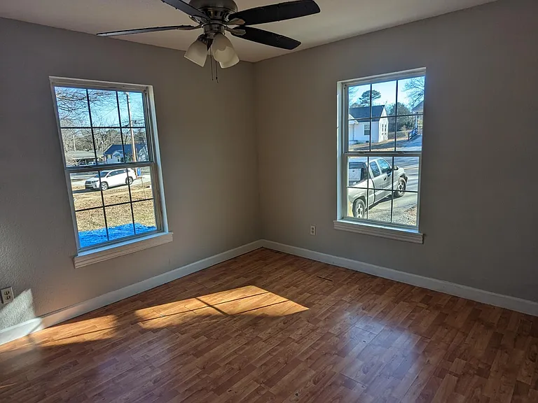 1214 Sims Ave — Photo 2