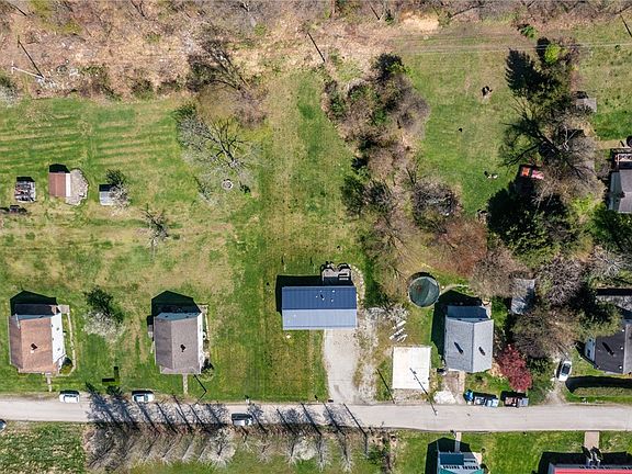 4th image of 410 Plum St