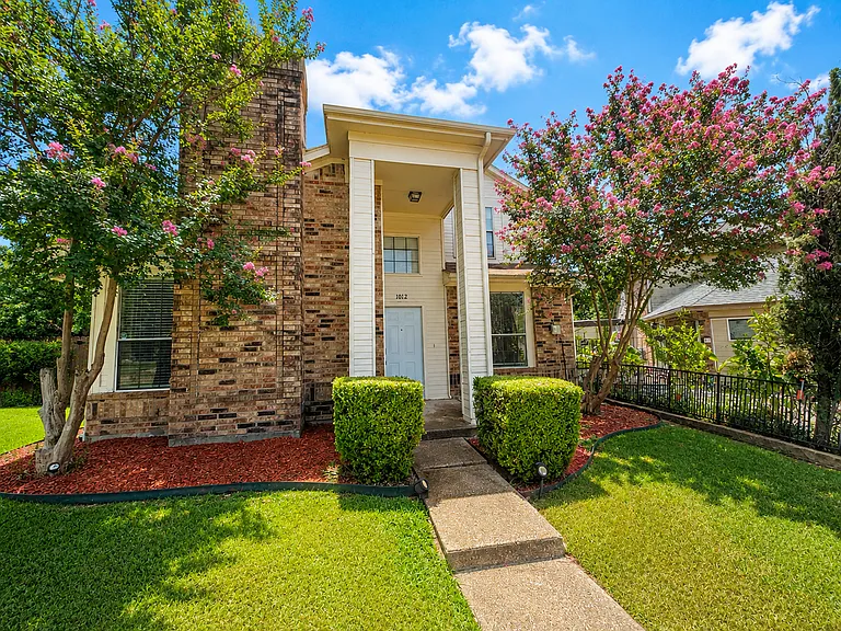 1012 Garden Trl — Photo 1