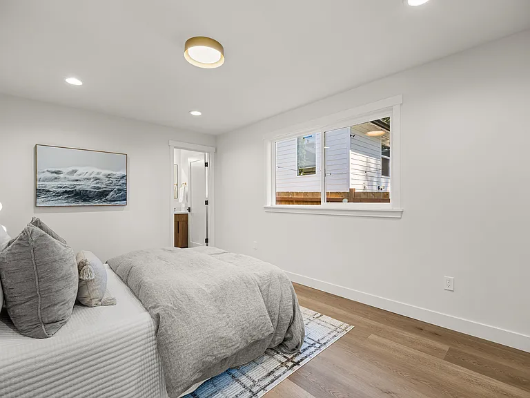 515 NE 123rd St — Photo 21