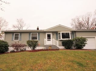 23 Highland Rd, Oak Ridge, NJ 07438