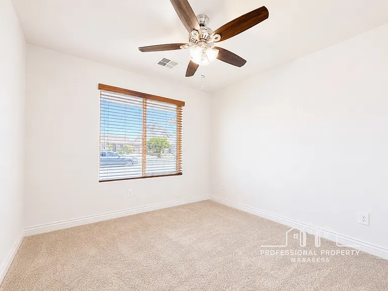 10219 E 34th Ln — Photo 11