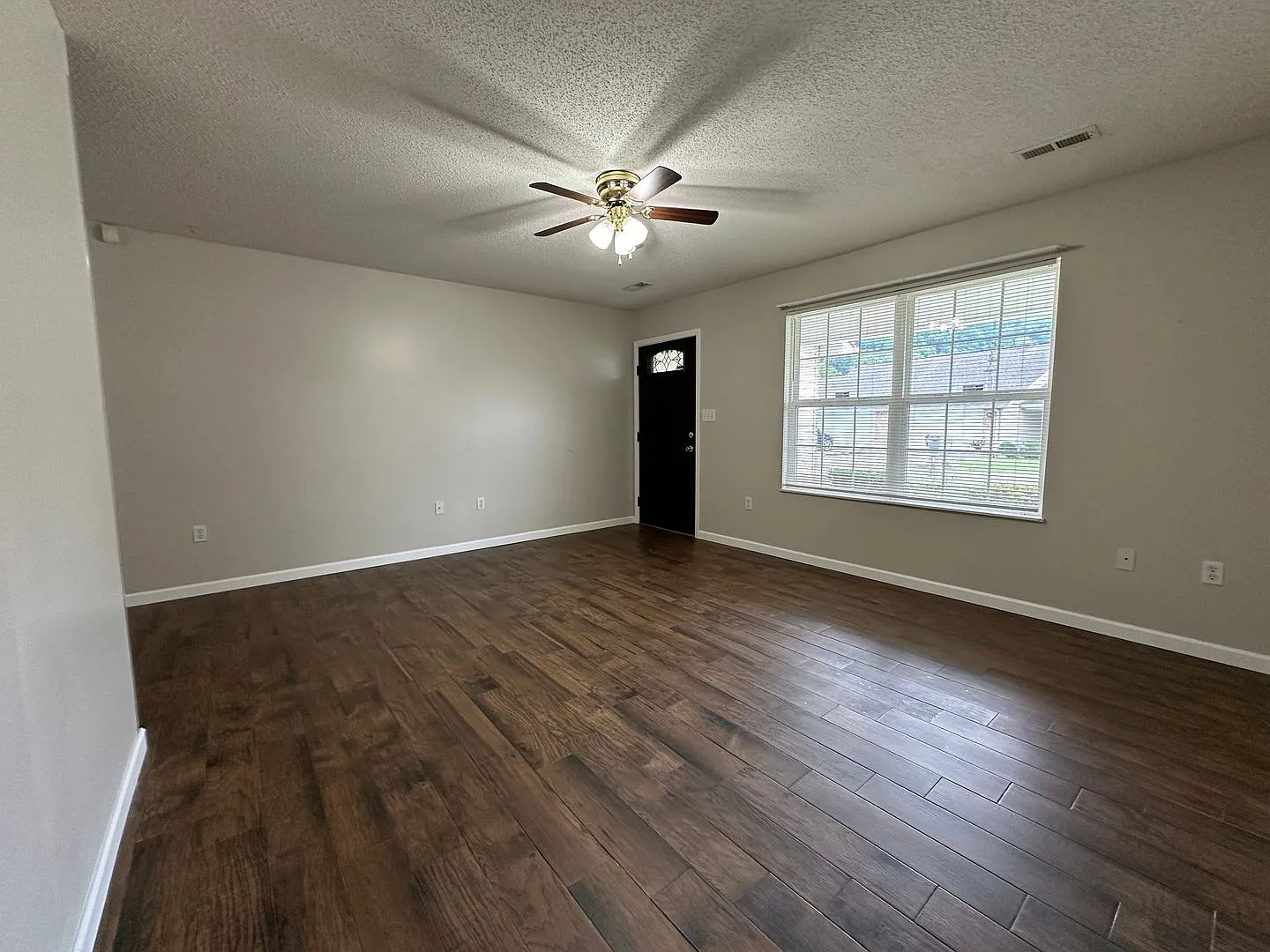 Peaceful Single-Level Living in a Charming Kodak Neighborhood — Photo 2
