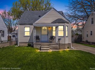 19929 Kenosha St, Harper Woods, MI 48225