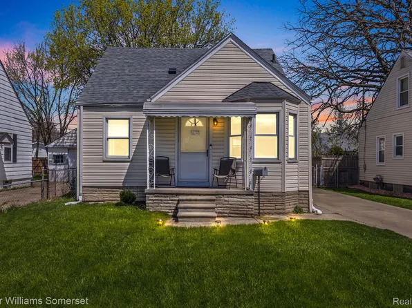 19929 Kenosha St, Harper Woods, MI 48225