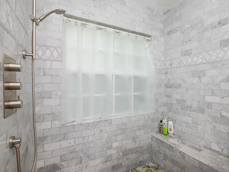 4051 NE Breakwater Dr — Photo 49