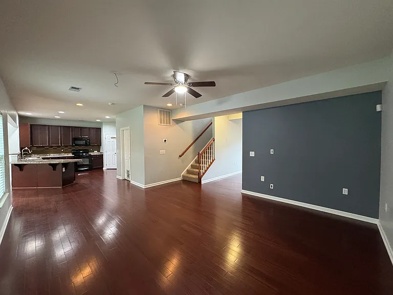 624 Leonard Ln — Photo 3
