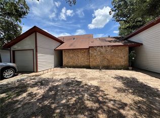 1118 Airline Dr, College Station, TX 77845