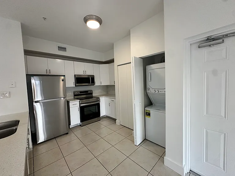 7290 NW 114th Ave #202 — Photo 3