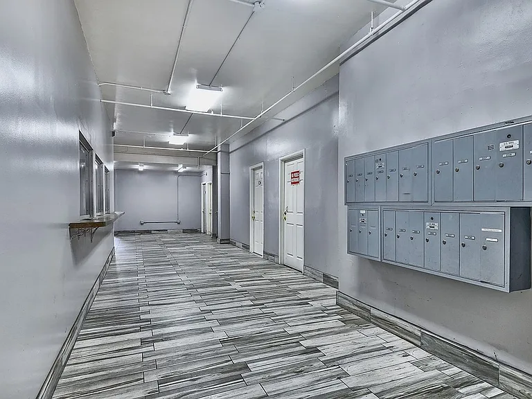 MacArthur Park Apartments — Photo 17