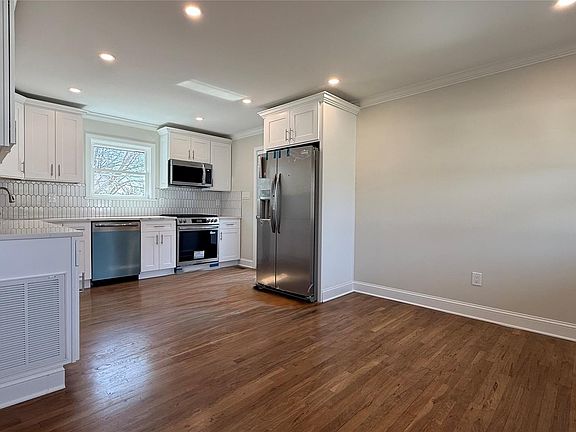 5th image of 211 4th Avenue