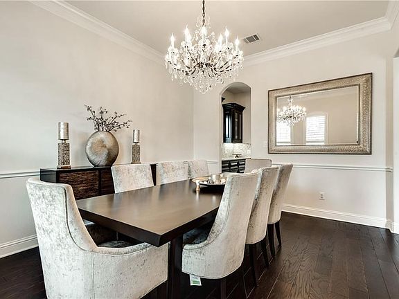 4th image of 2504 Las Palmas Ln