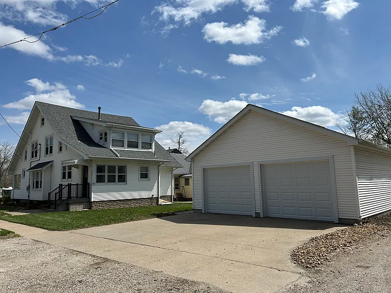 321 N Van Buren Ave — Photo 3