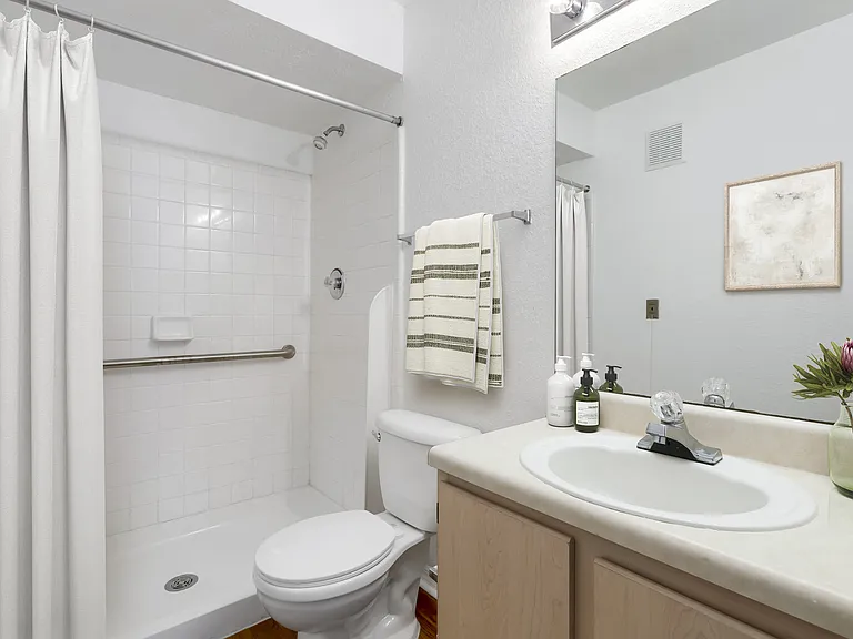 Nantucket Bay Apartments — Photo 38