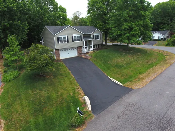 74 Clarion Dr, Fredericksburg, VA 22405