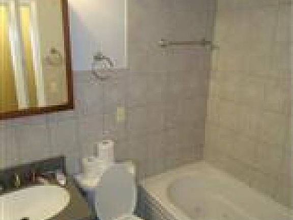 1st Floor Full Bathroom