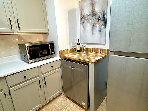 4th image of 107 Riverview Dr #15