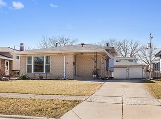 16422 Terry Ln, Oak Forest, IL 60452