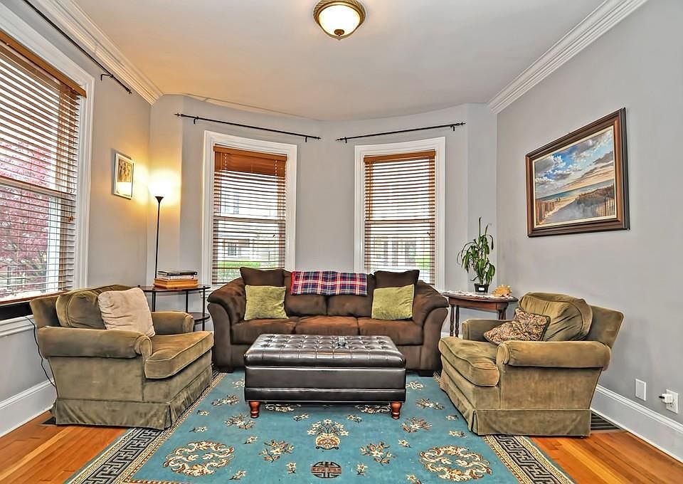 1st image of 7 Bellflower St #1