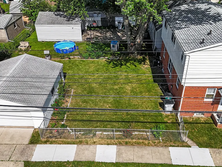 1705 E Granet Ave — Photo 36