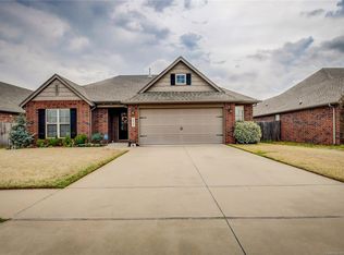 7915 S Fir Pl, Broken Arrow, OK 74011