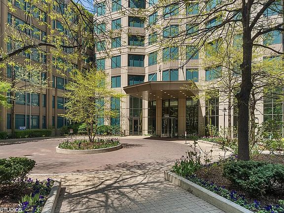 2nd image of 400 N Lasalle St #2809