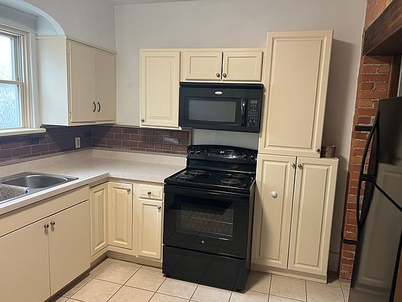 3rd image of 2311 Penn Ave #1