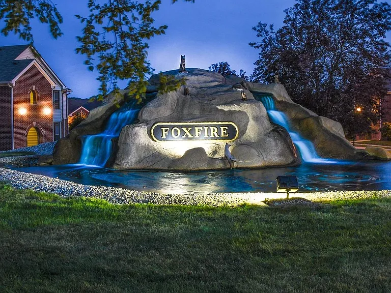 Fountain off Veterans Memorial Parkway