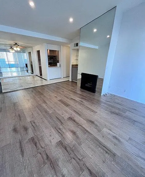906 N Doheny Dr #512 — Photo 6