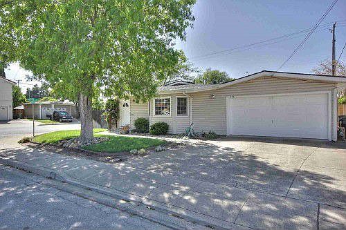3rd image of 2591 Plumleigh Dr