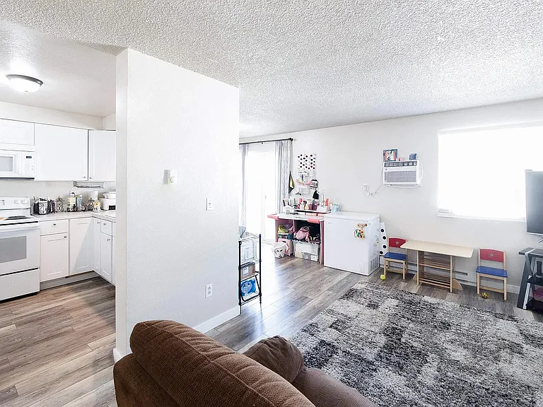 724 W Agate St #A — Photo 3