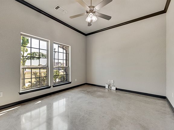 4th image of 416 Christian Way