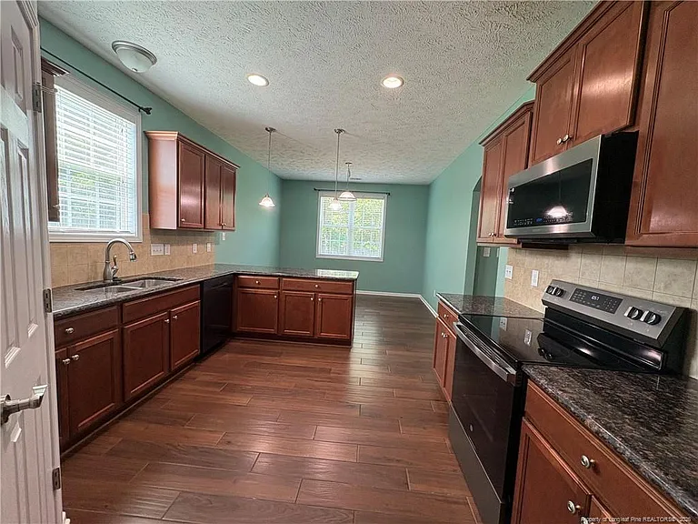 4007 Beaubien Dr — Photo 8