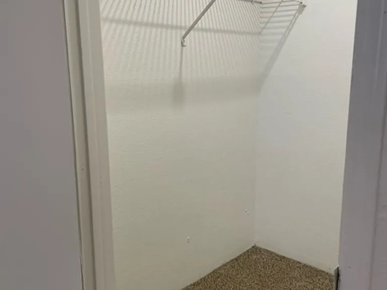 Emerald Cove Apartments — Photo 181